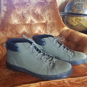 Dr. Martens Plaza - size 13